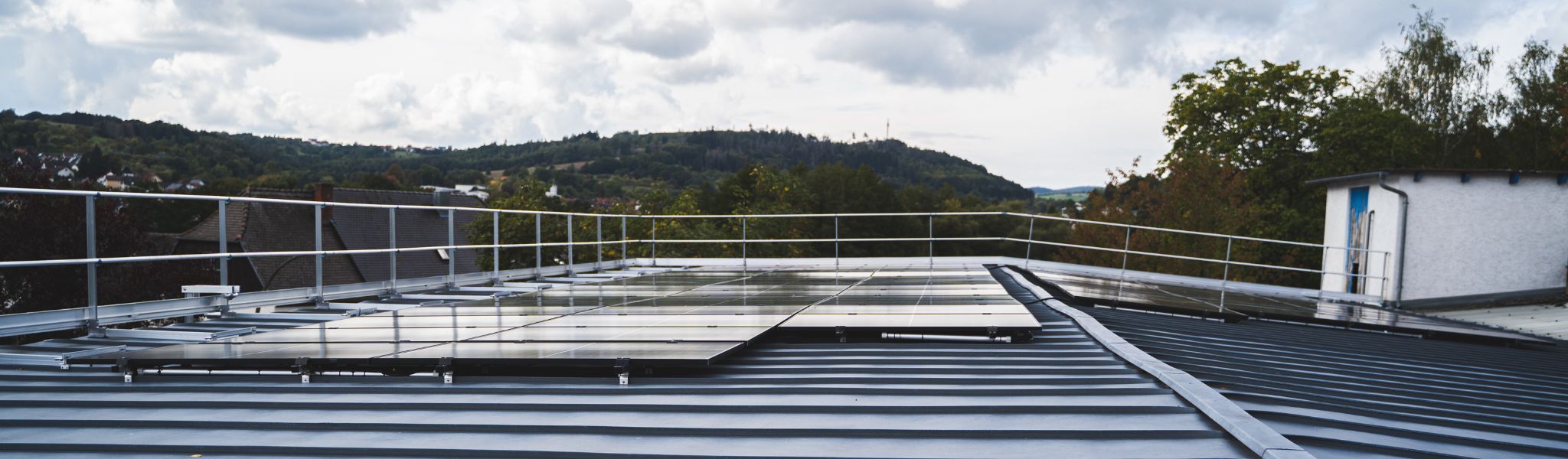 Solarpanel auf dem Flachdach